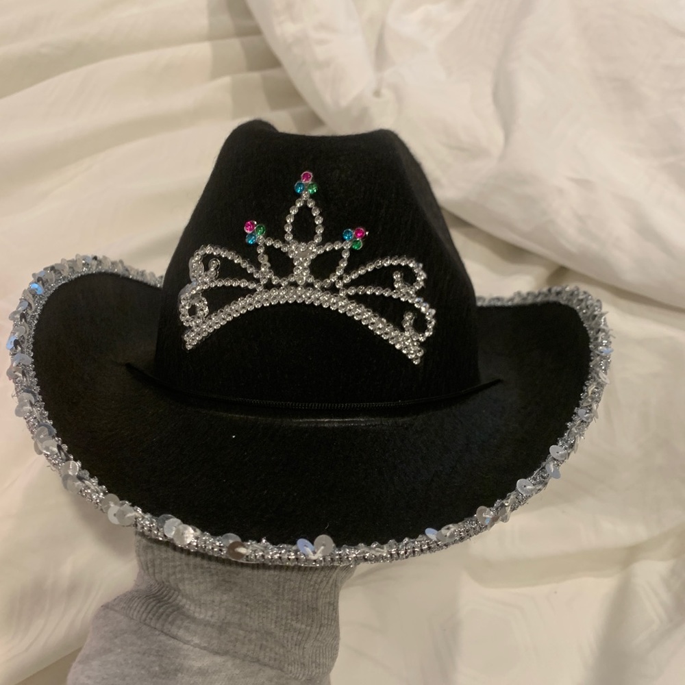 Black cowgirl hat